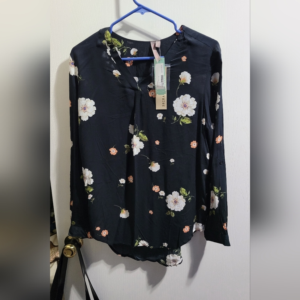 3/$20 NWT Brina and Em top